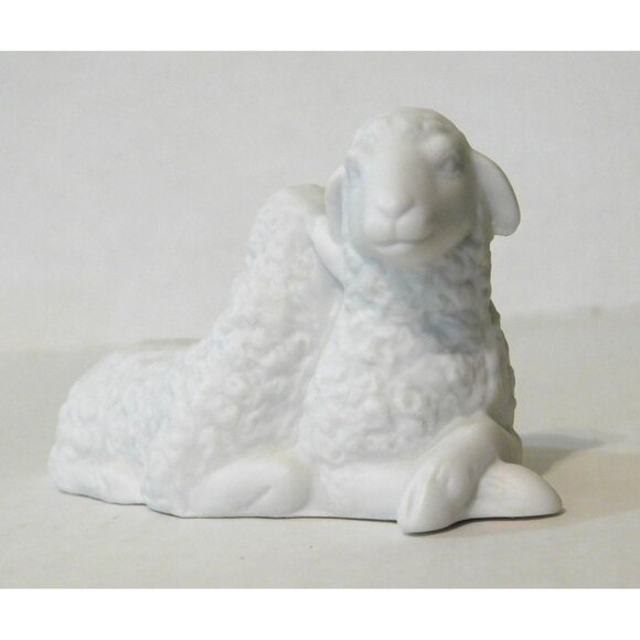 Avon Nativity Collectibles 1983 The Sheep Porcelain Figurine Boxed - Picture 5 of 11